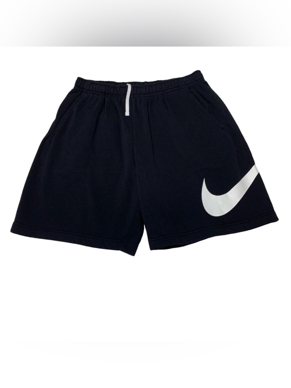 Men's Nike Sportswear Club Men's
Graphic Shorts Black Large Swoosh Size Large